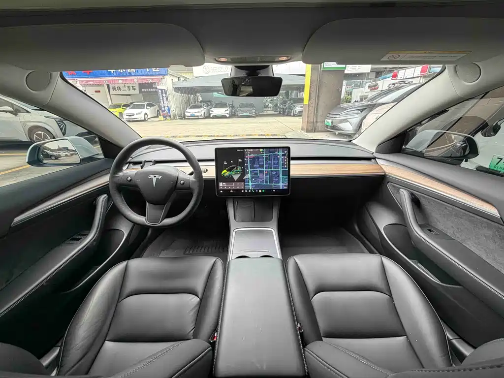 Tesla Model 3 — миниатюра 8
