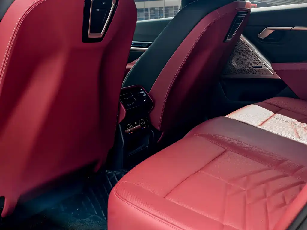 BMW 5 Series — миниатюра 13
