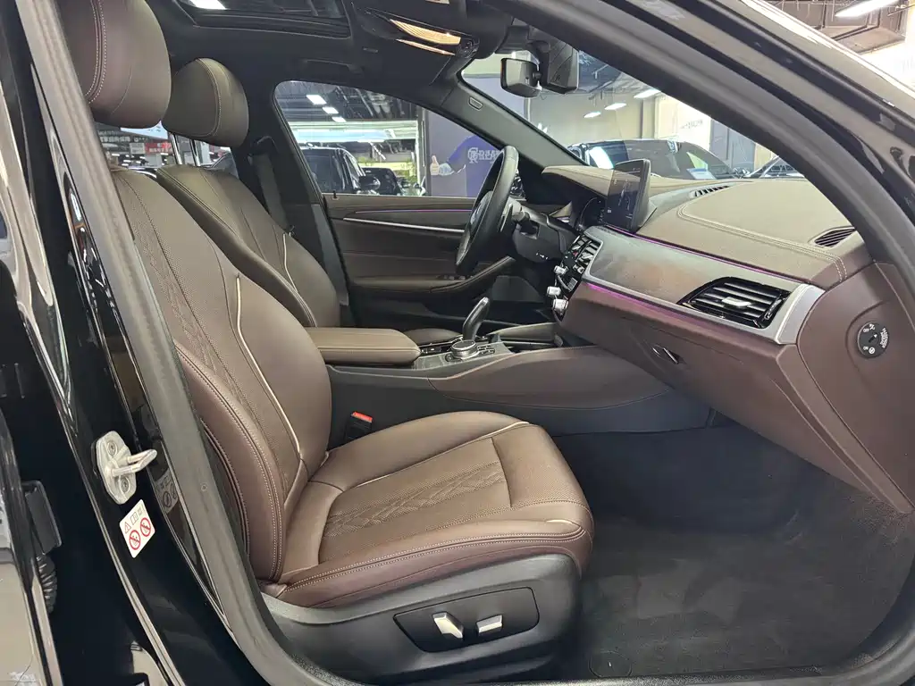 BMW 5 Series — миниатюра 10
