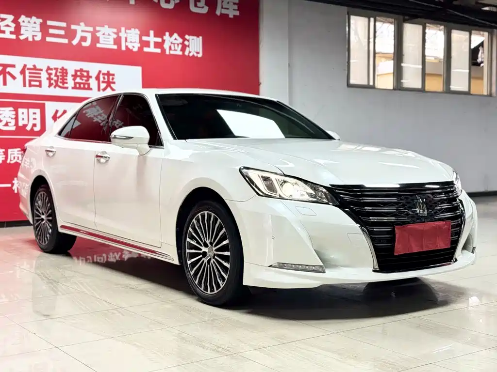 Toyota Crown — миниатюра 2
