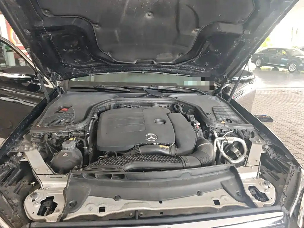 Mercedes-Benz E-Class — миниатюра 11