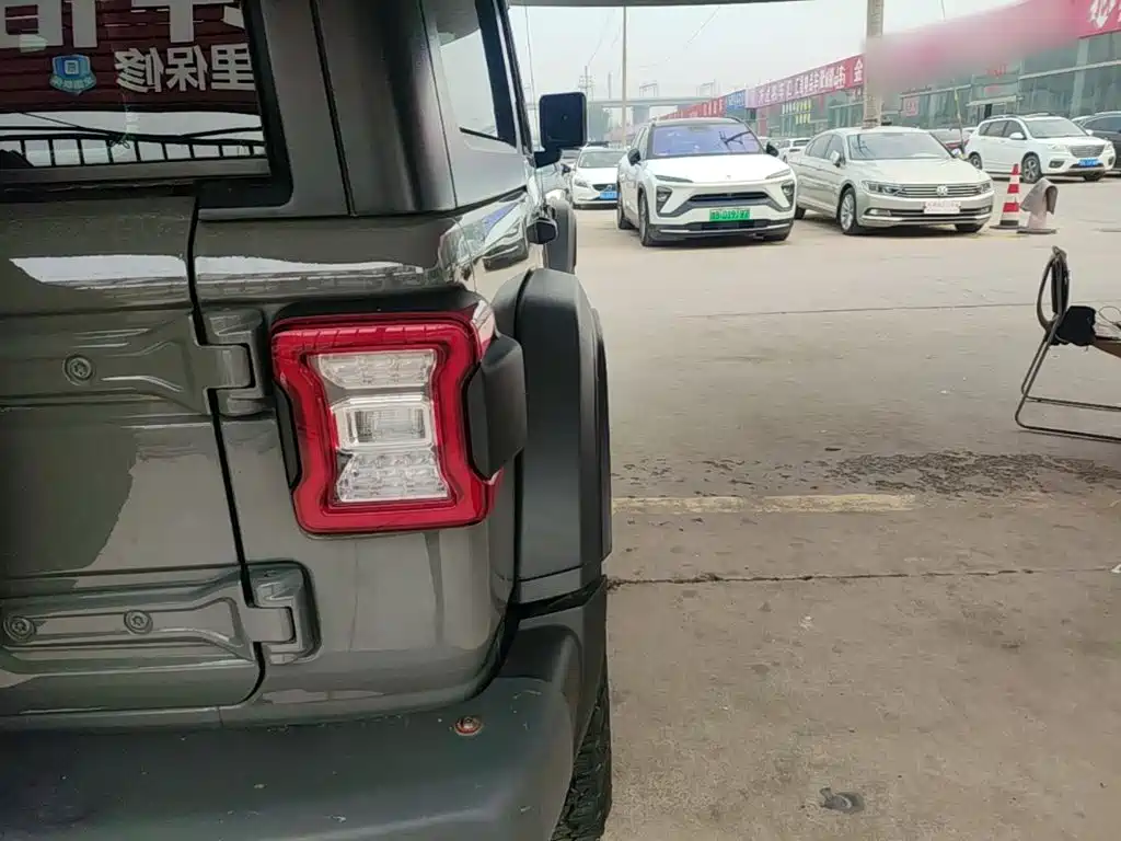 Jeep Wrangler — миниатюра 8