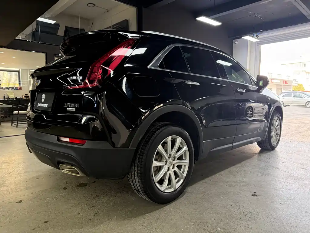 CADILLAC XT4