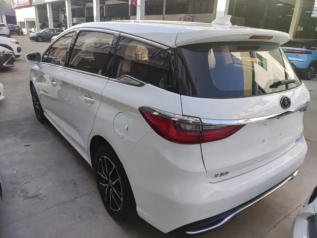 BYD MAX — миниатюра 5