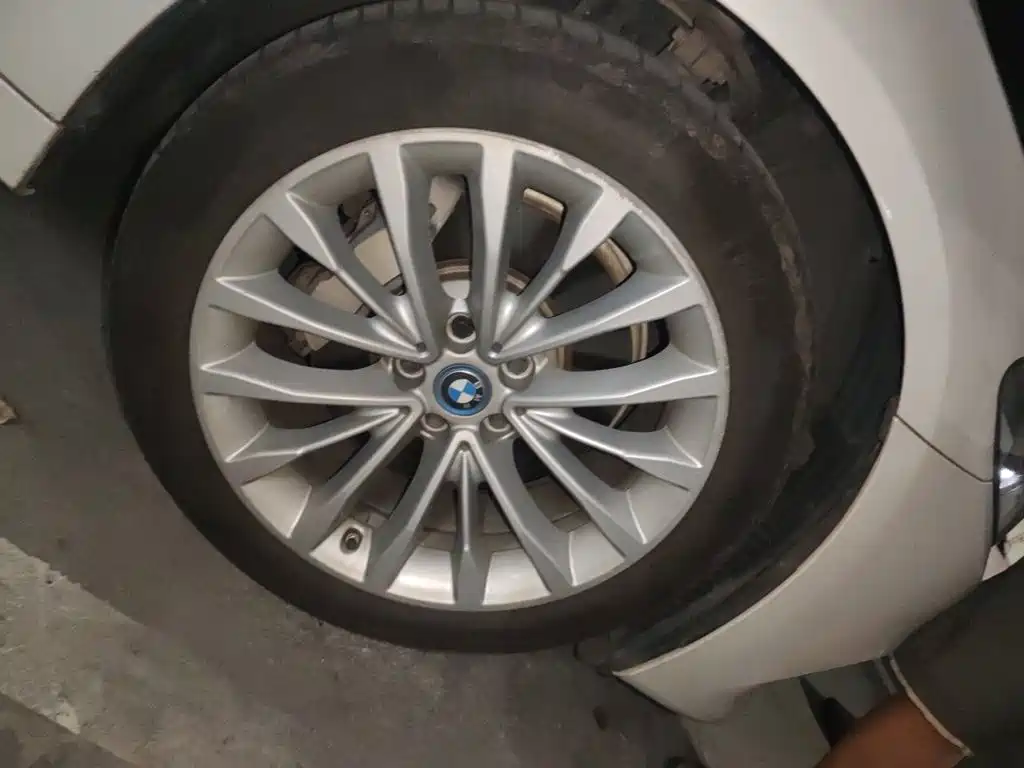 BMW 5 Series New Energy — миниатюра 8