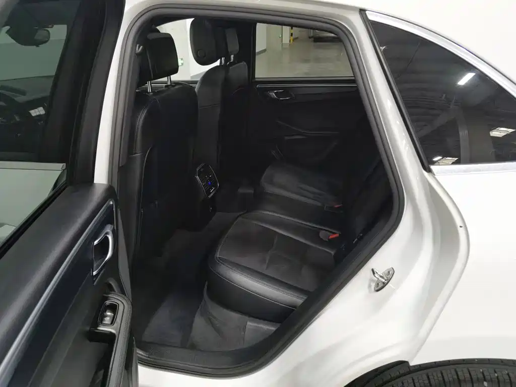 Porsche Macan — миниатюра 15