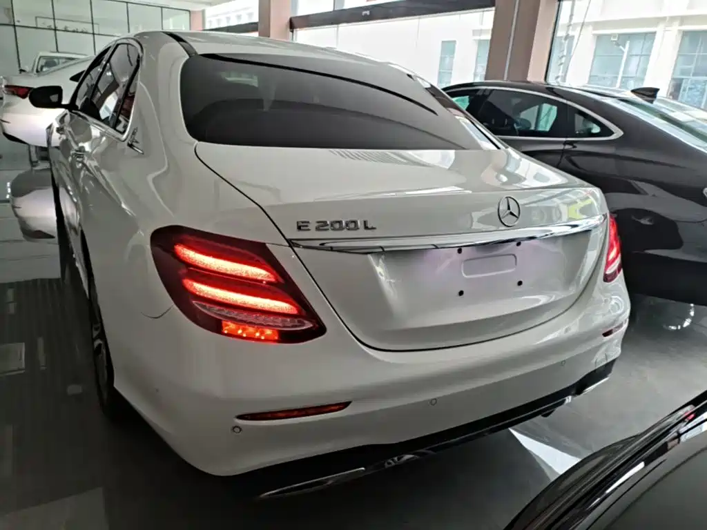 Mercedes-Benz E-Class — миниатюра 6