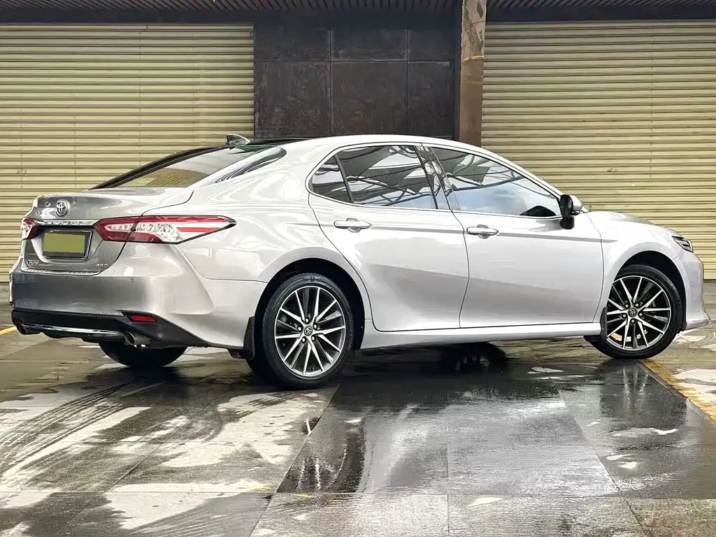Toyota Camry — миниатюра 8