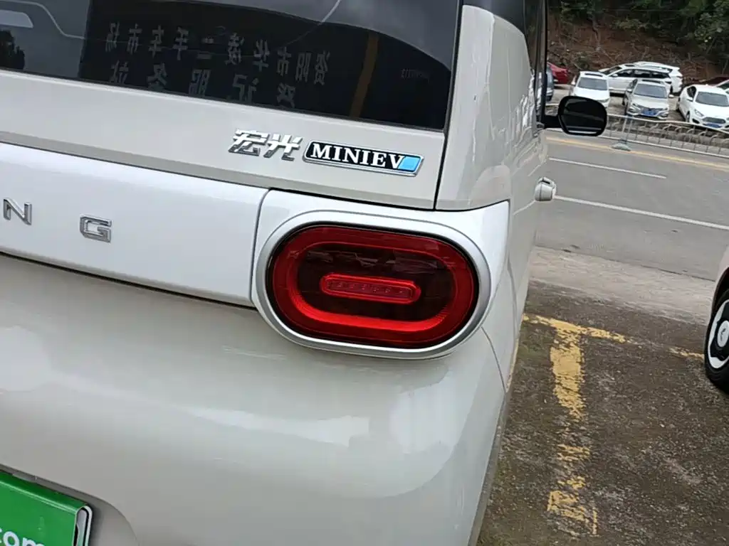 Wuling MINIEV — миниатюра 8