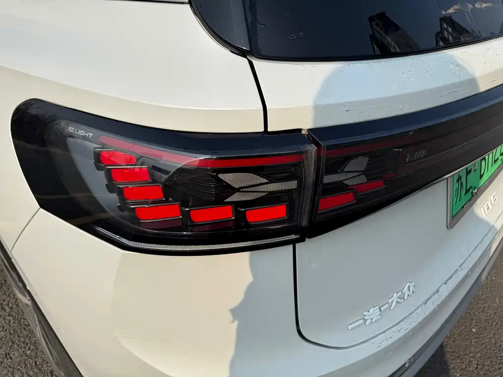 VOLKSWAGEN ID.6 CROZZ