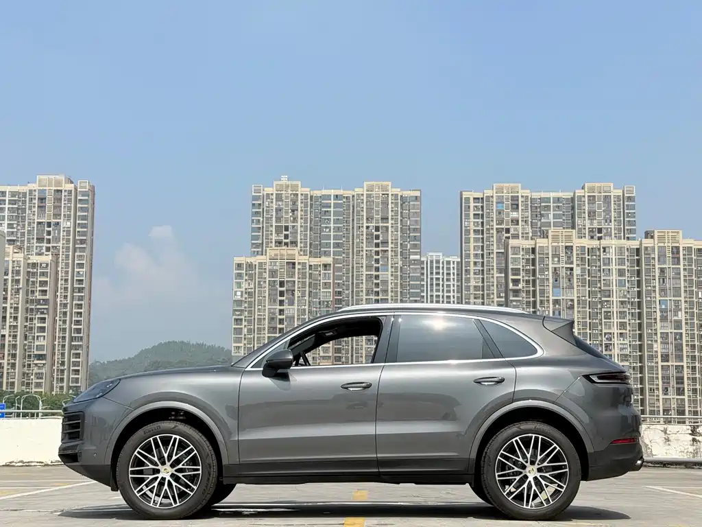 Porsche Cayenne — миниатюра 12