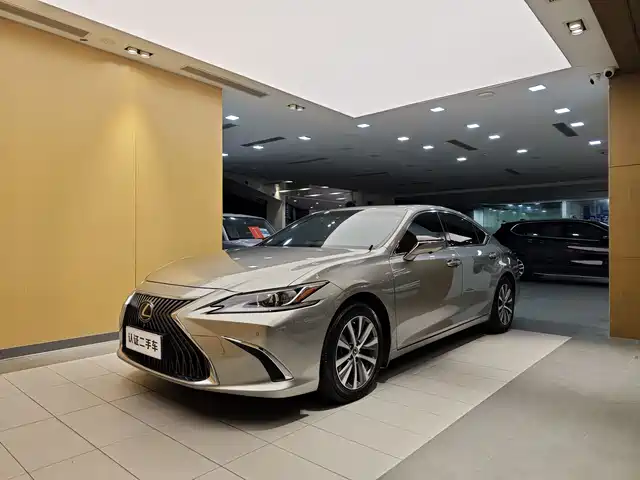 LEXUS ES 2020