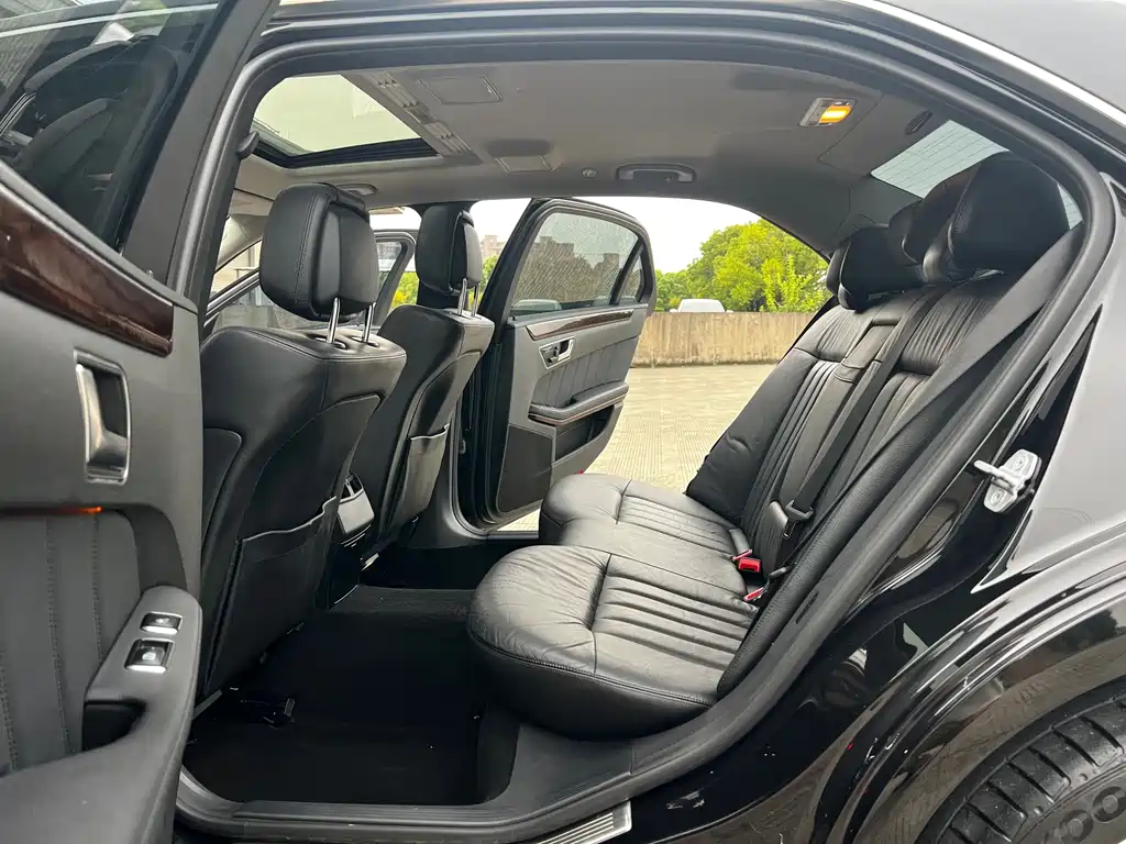 Mercedes-Benz E-Class — миниатюра 10