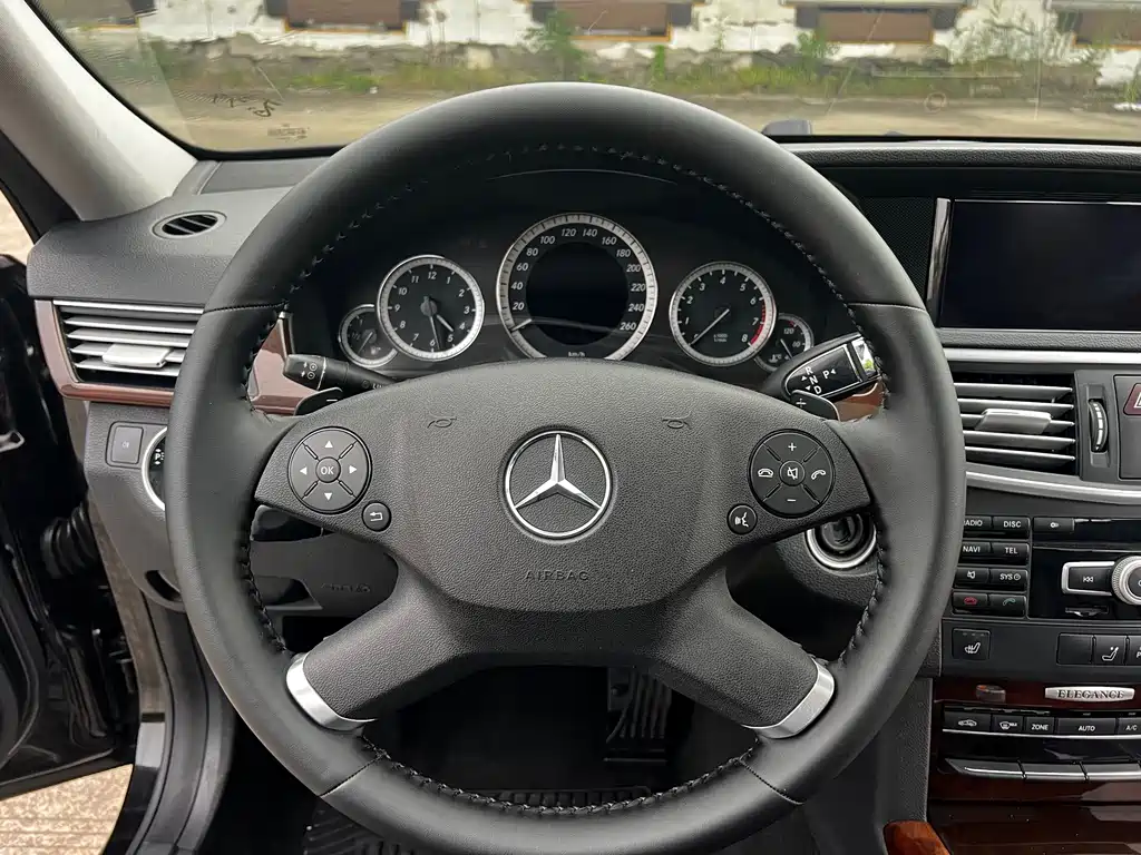 Mercedes-Benz E-Class — миниатюра 13