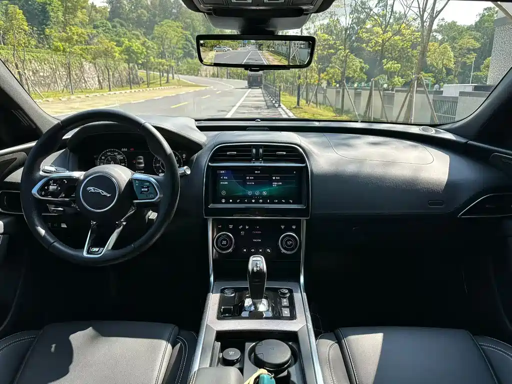 Jaguar XEL — миниатюра 5