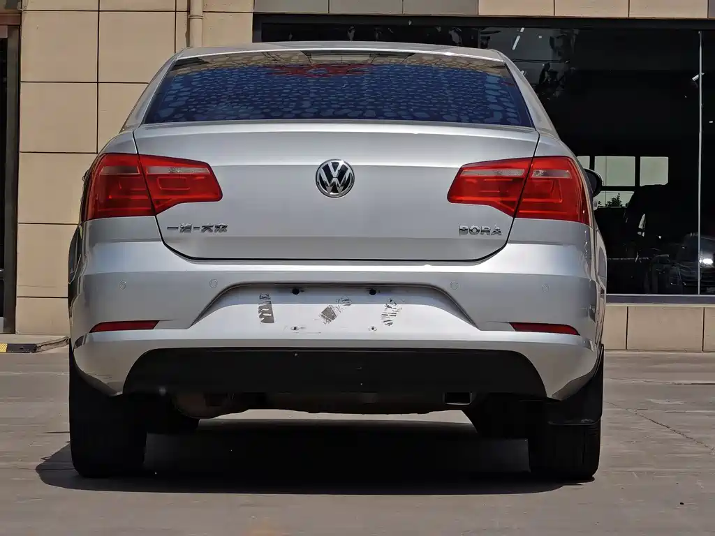 Volkswagen Bora 2014 1.6L AT Comfort