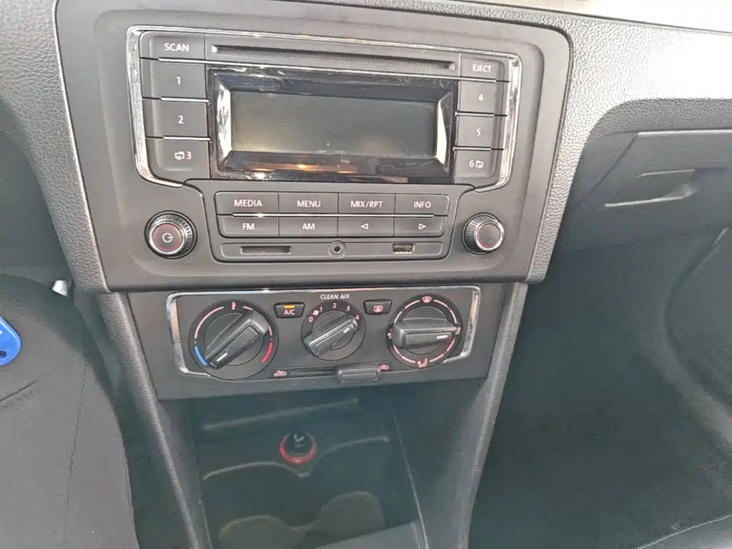 Volkswagen Santana — миниатюра 13