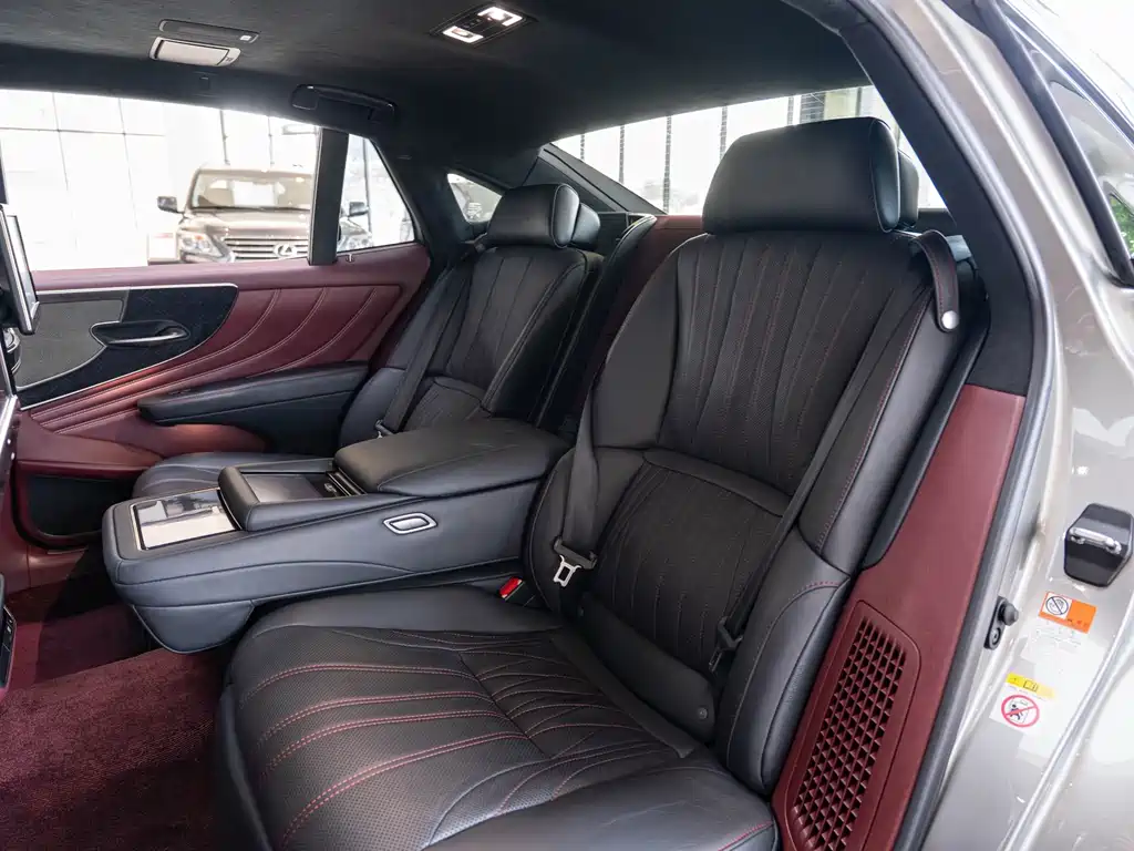 Lexus LS — миниатюра 12