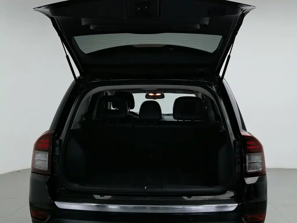 Jeep Compass (Import) — миниатюра 16