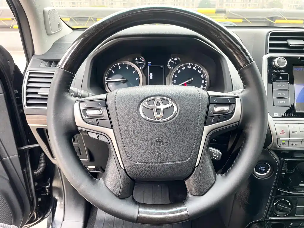 TOYOTA PRADO