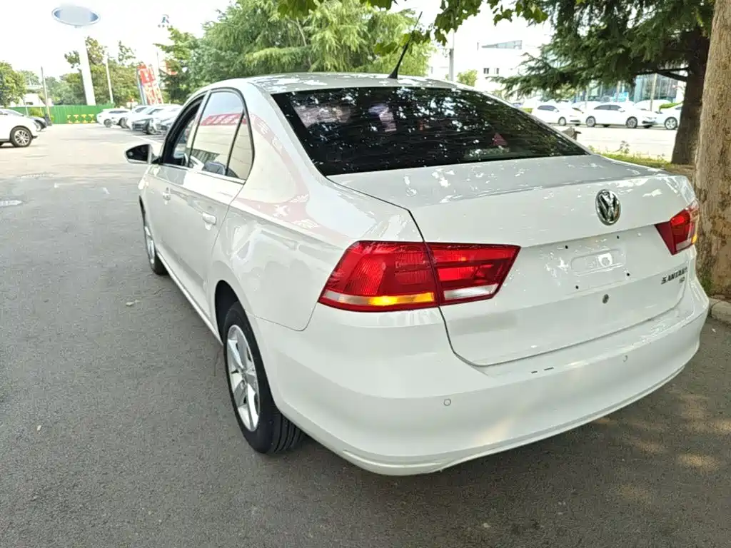 Volkswagen Santana — миниатюра 5