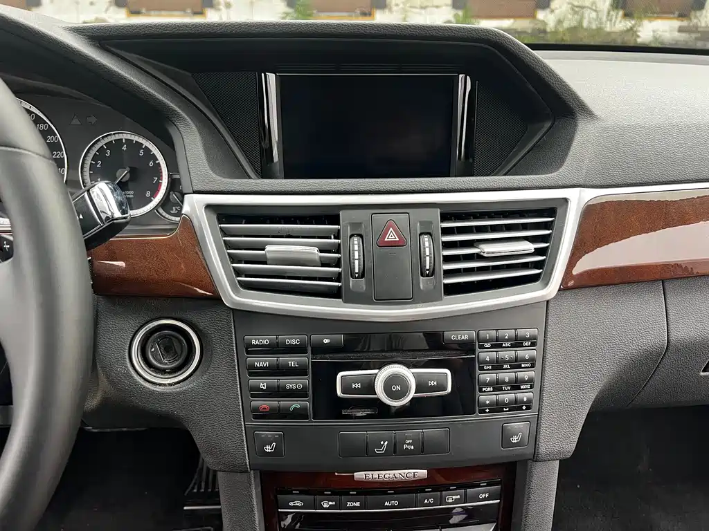 Mercedes-Benz E-Class — миниатюра 14