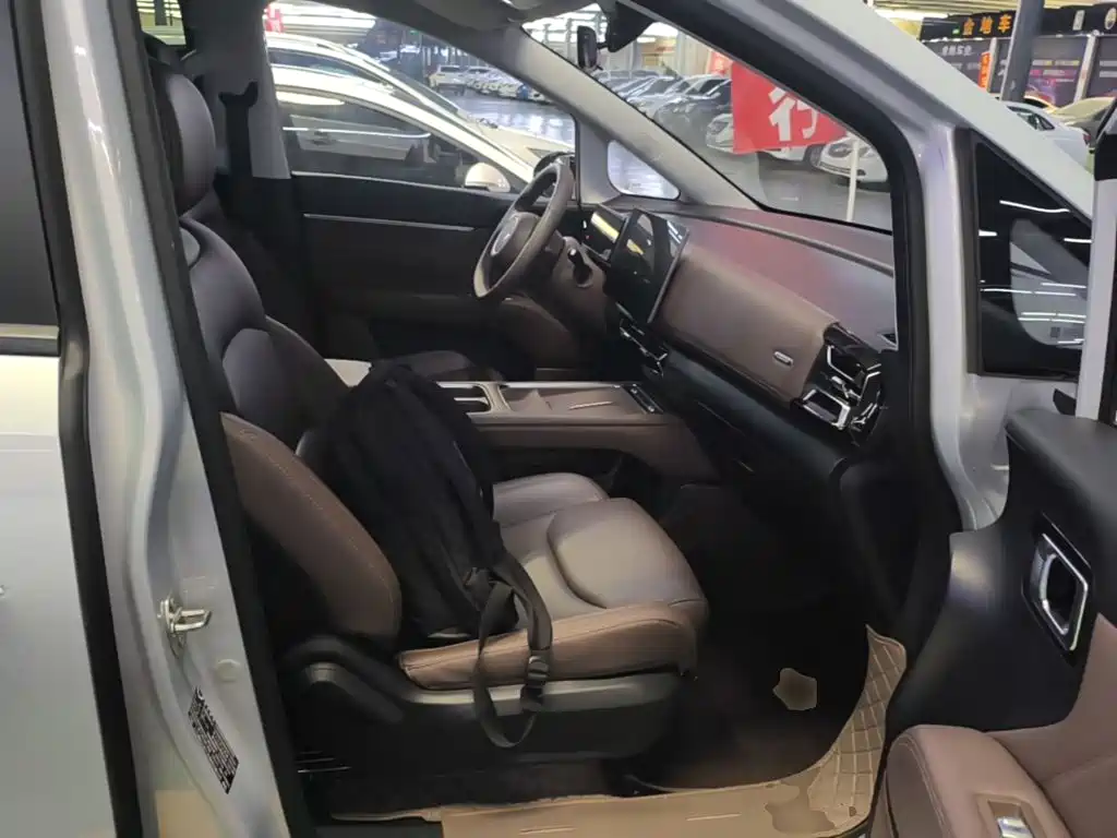 Wuling Xingguang 730 New Energy — миниатюра 25