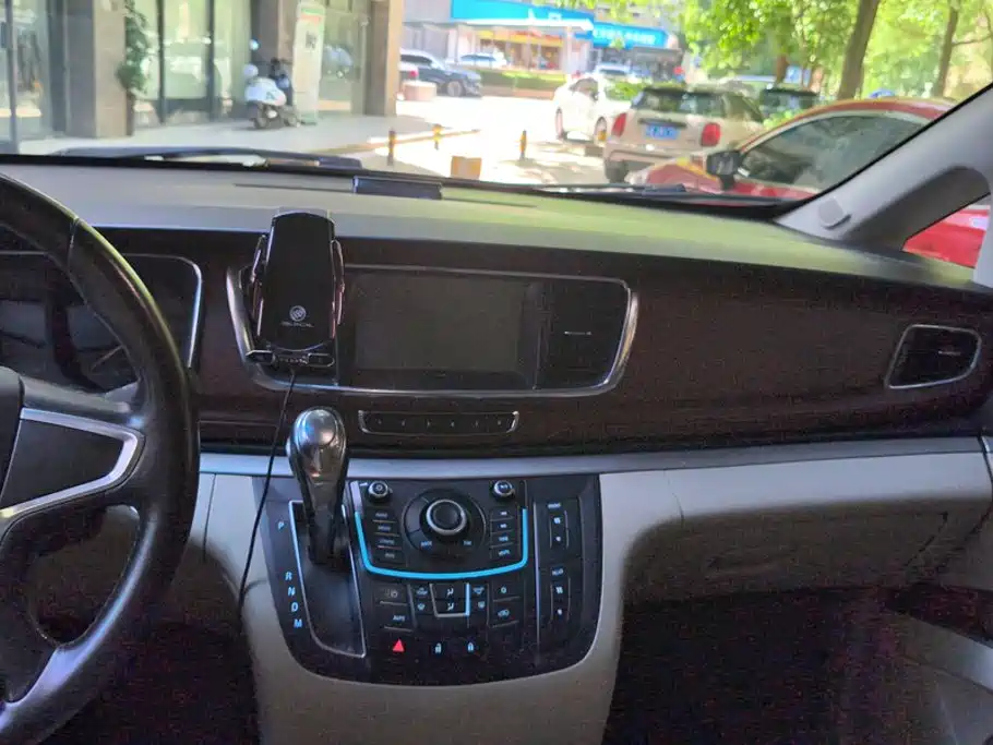 Buick GL8 — миниатюра 13