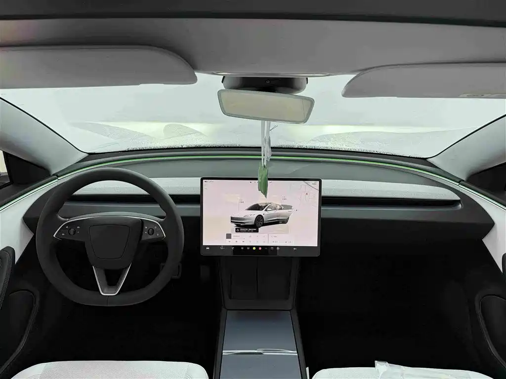 Tesla Model 3 — миниатюра 6