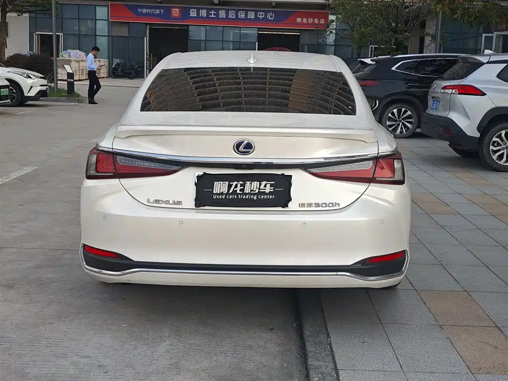 Lexus ES — миниатюра 8