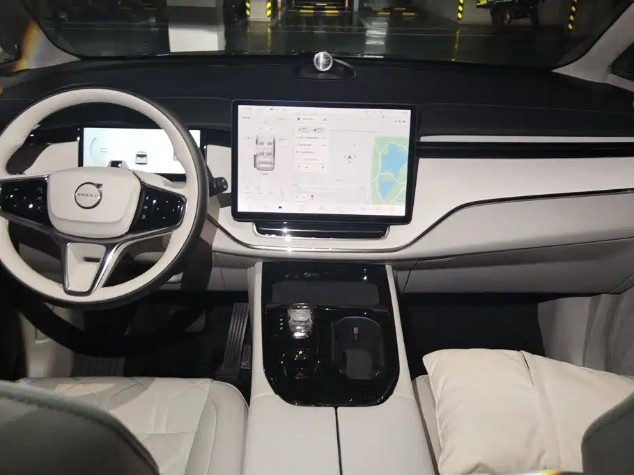 Volvo EM90 — миниатюра 11
