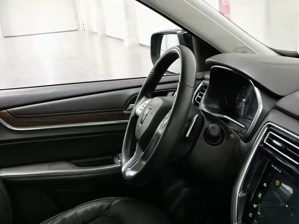 Roewe RX8 — миниатюра 22