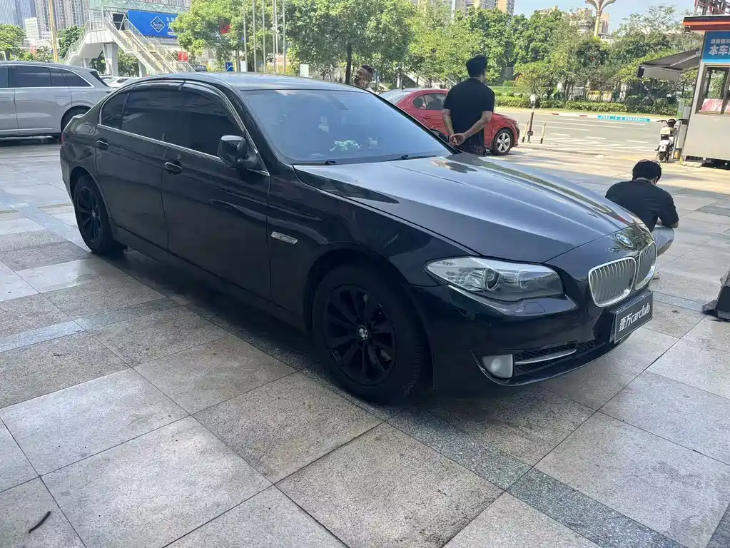 BMW 5 Series — миниатюра 3