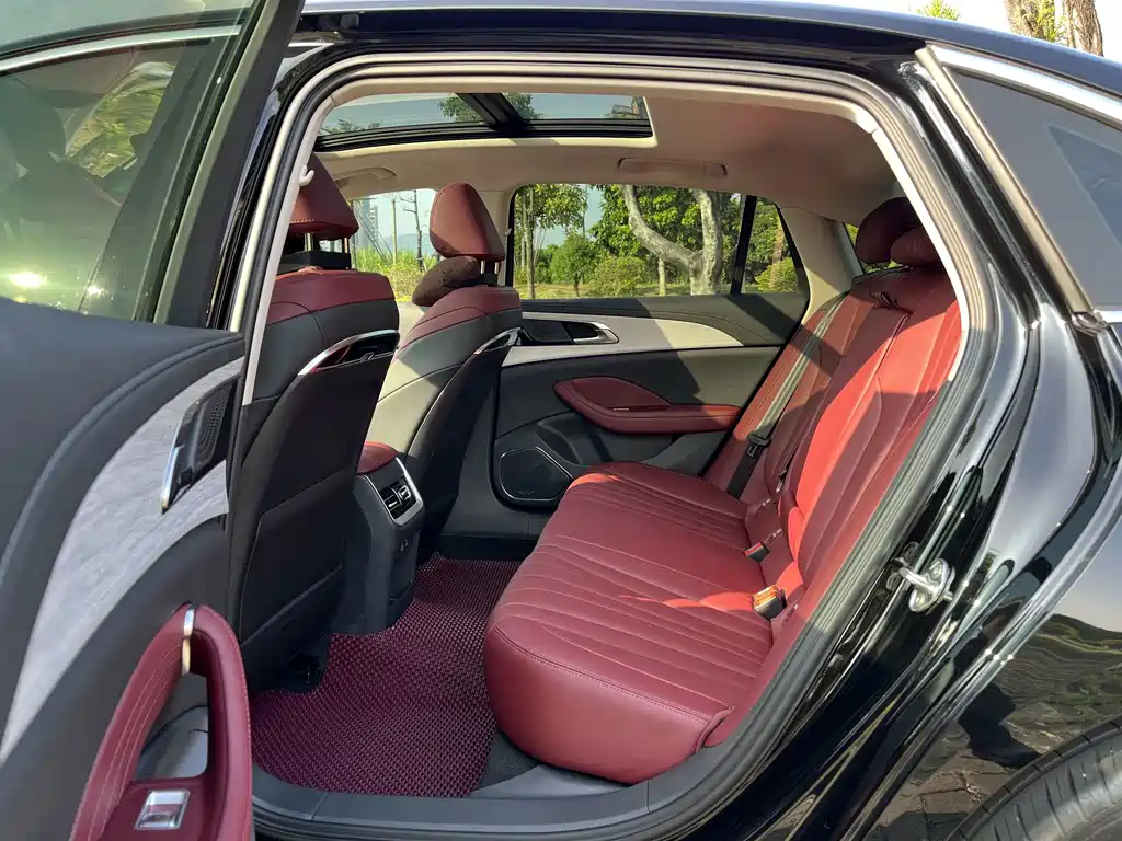 Hongqi Hongqi H5 — миниатюра 13