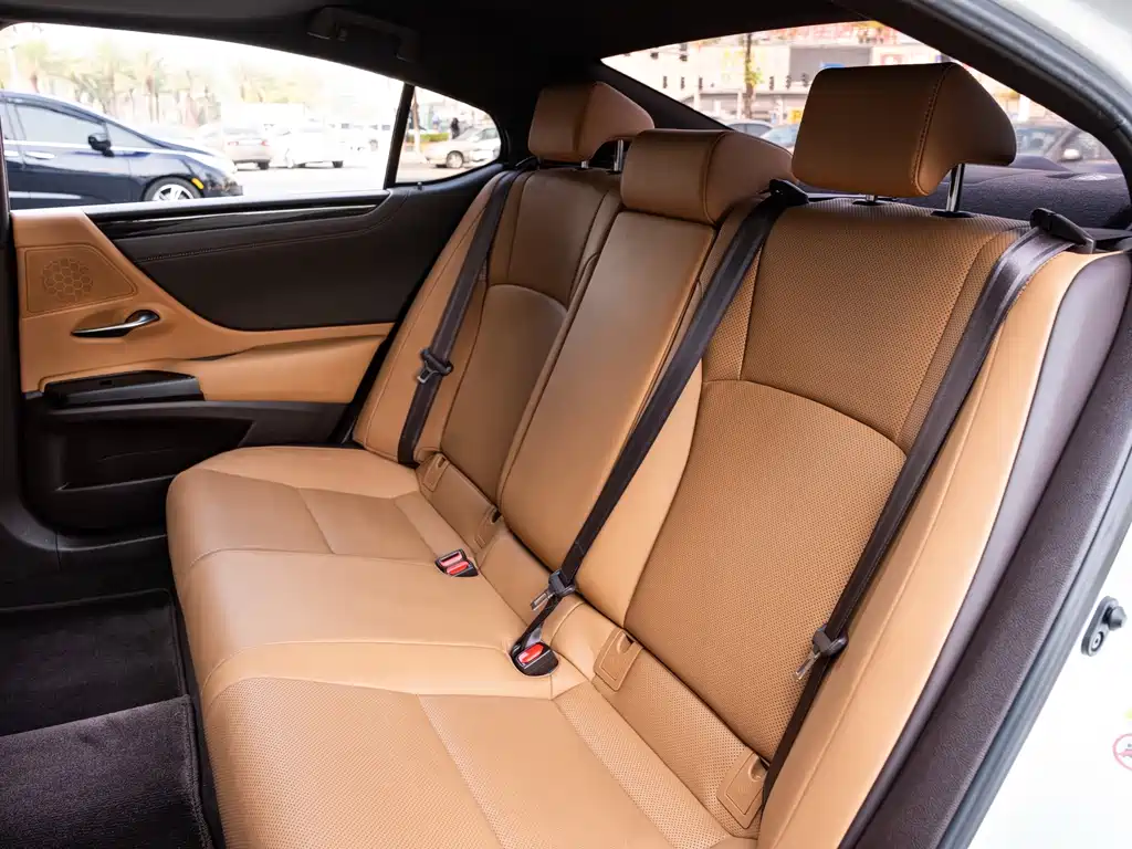 Lexus ES — миниатюра 12