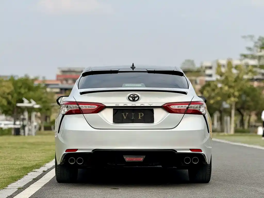 TOYOTA CAMRY