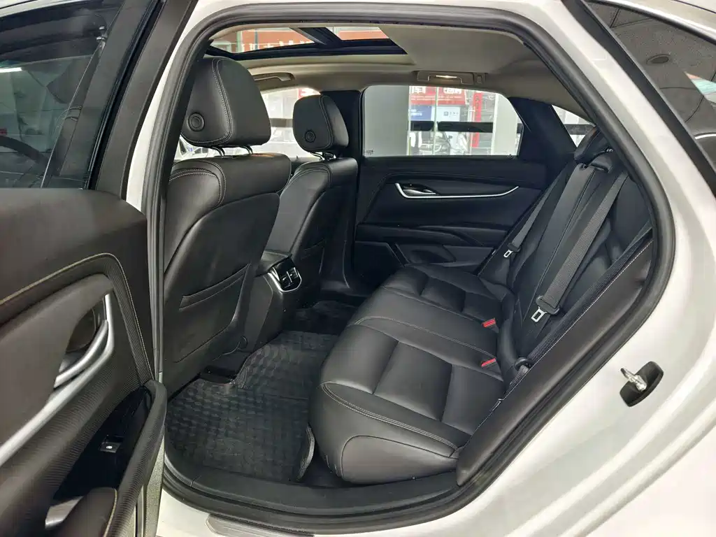 Cadillac XTS — миниатюра 8