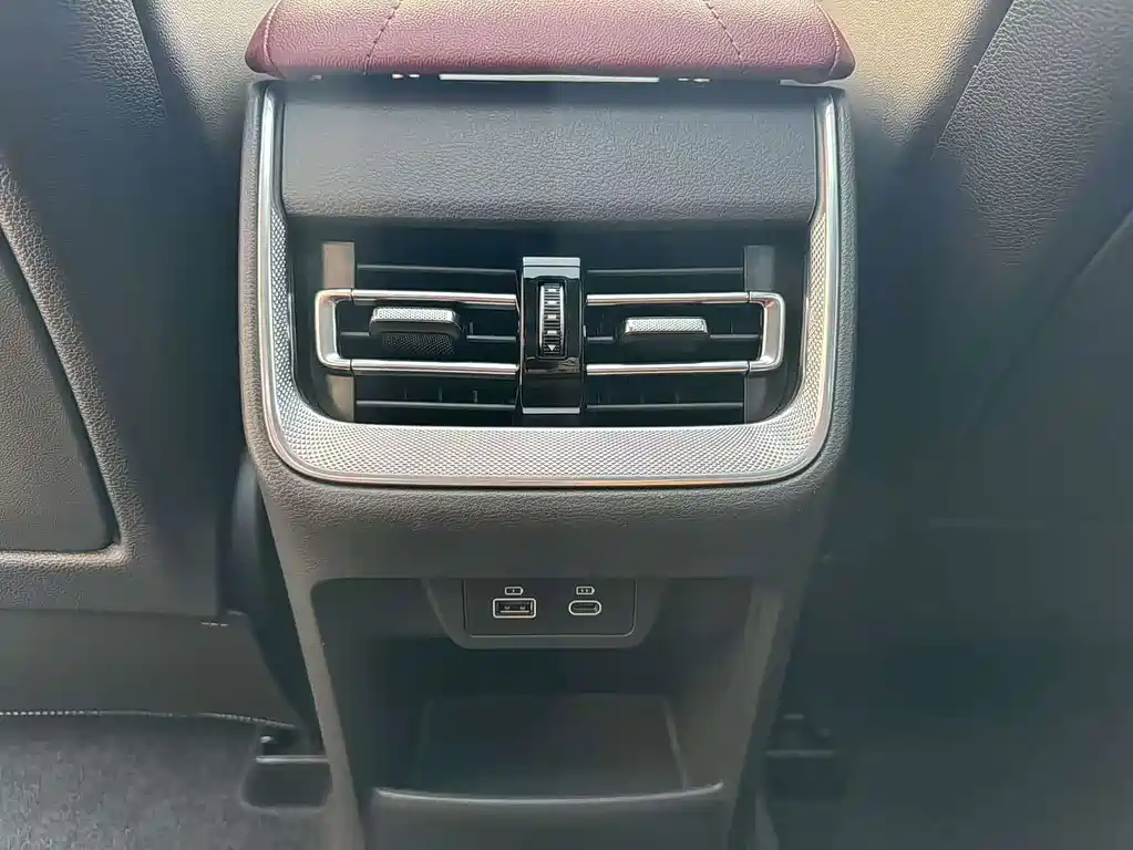 Hongqi Hongqi H5 — миниатюра 12