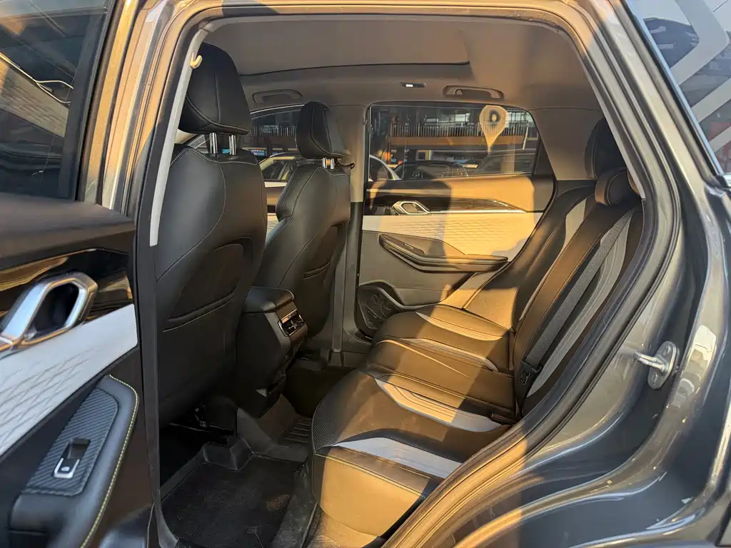 Geely Binyue — миниатюра 5