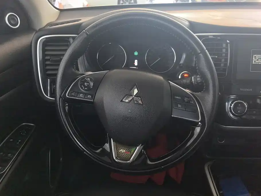 Mitsubishi Outlander — миниатюра 15