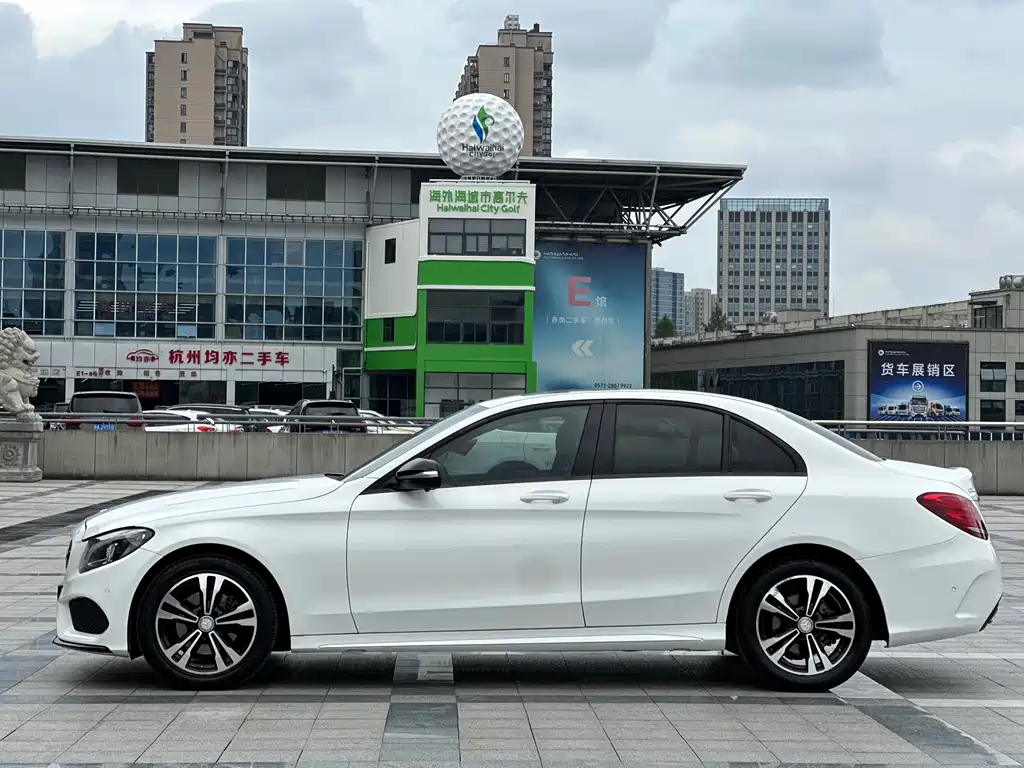 Mercedes-Benz C-Class — миниатюра 8