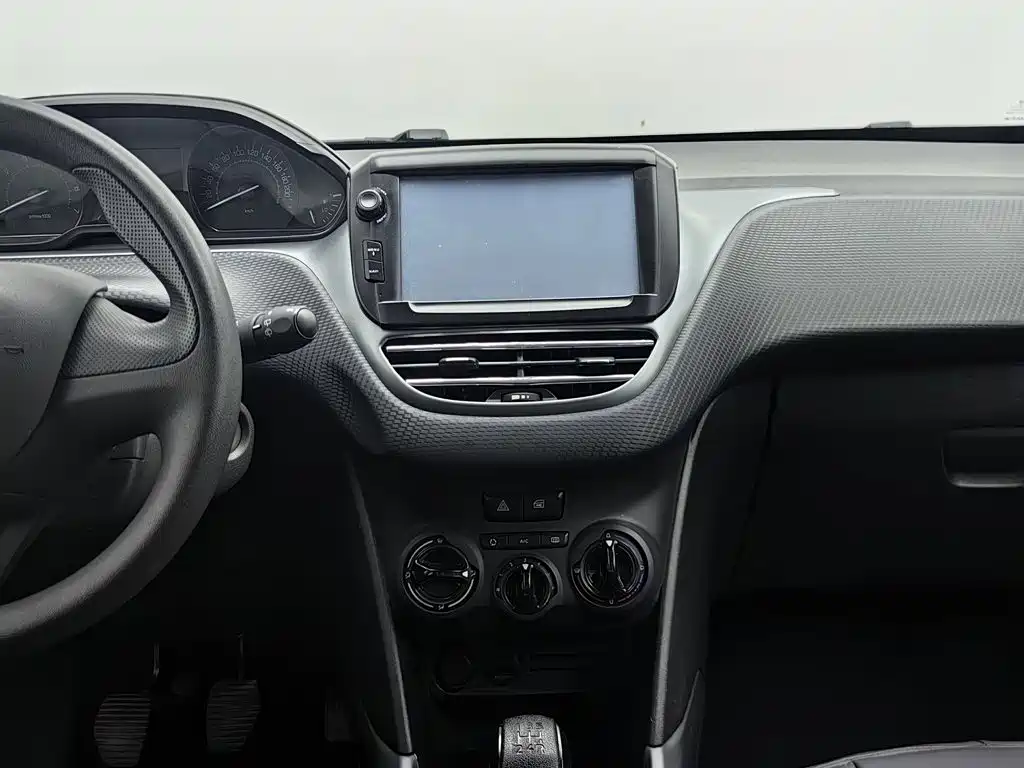 Peugeot 2008 — миниатюра 12