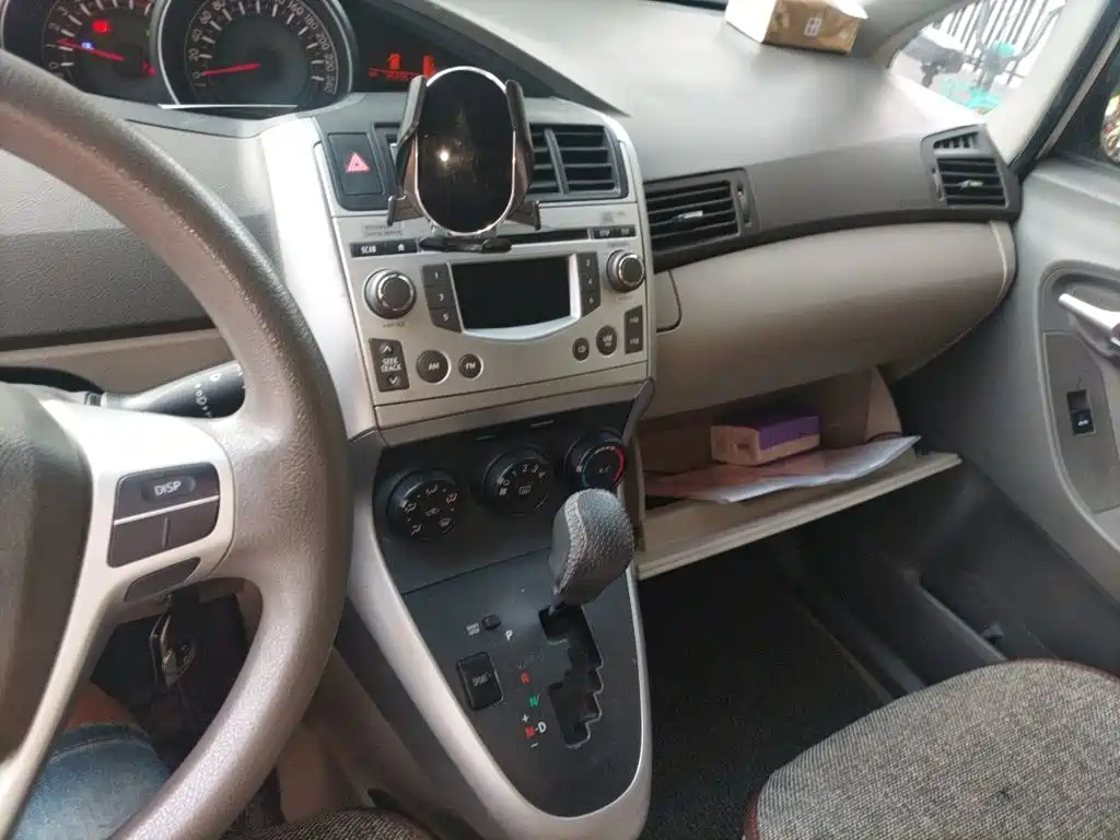 Toyota Verso — миниатюра 14