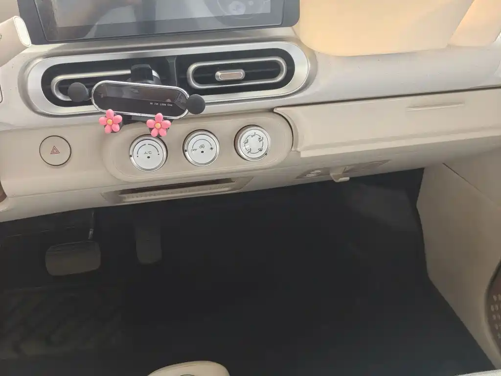Wuling MINIEV — миниатюра 6