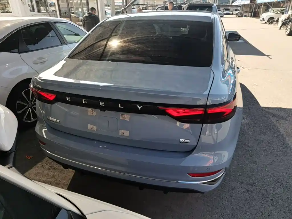 Geely Emgrand — миниатюра 6