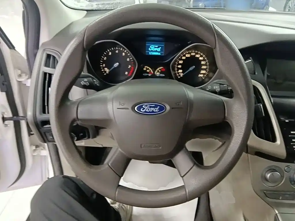 Ford Focus — миниатюра 11