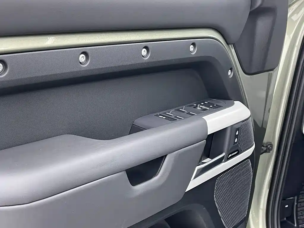 Land Rover Defender — миниатюра 15