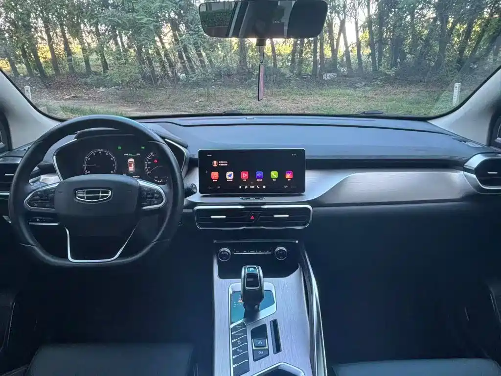 Geely Binyue — миниатюра 10