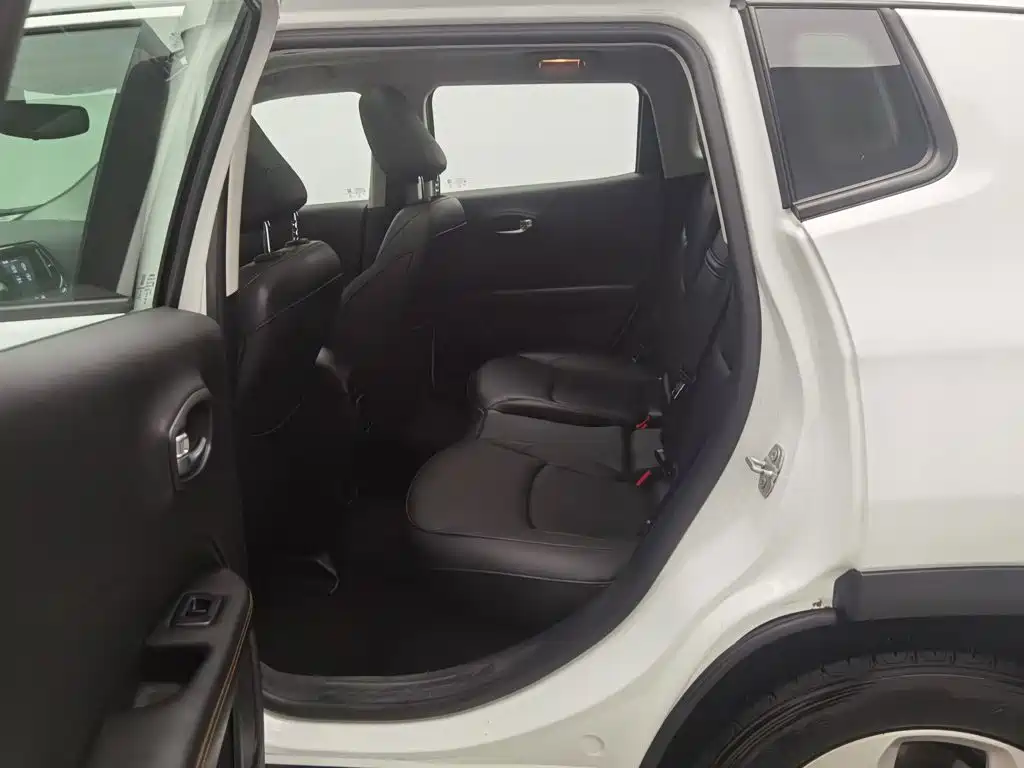 Jeep Compass — миниатюра 15