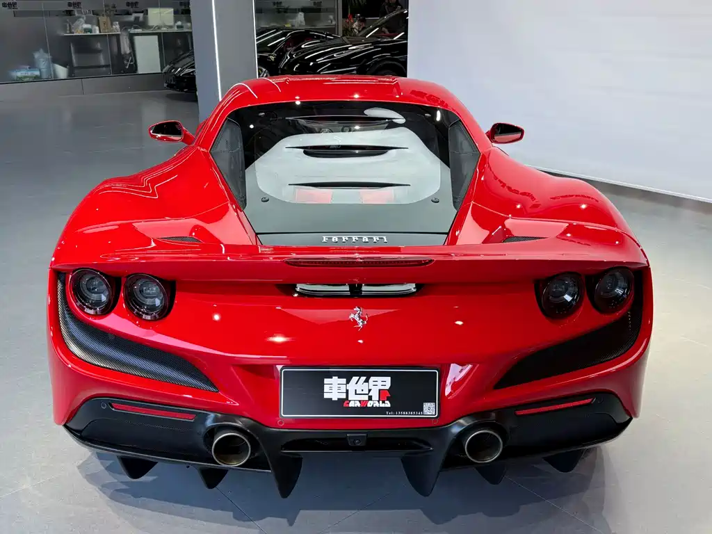 FERRARI F8